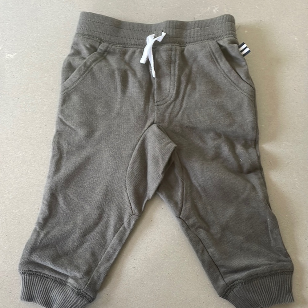 BNWT Splendid grey baby sweatpants. Size 6-12M.